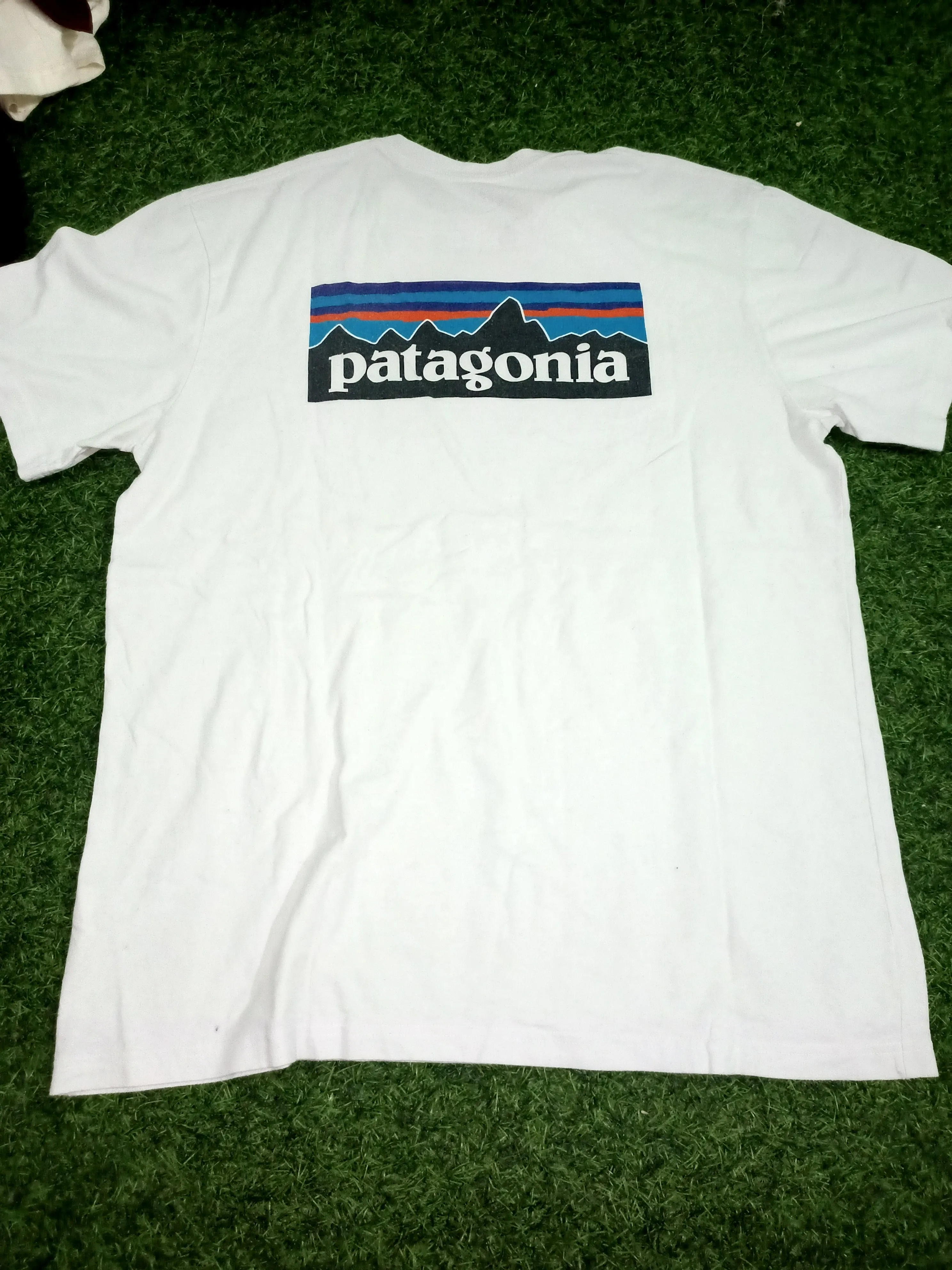 Carharrt, barbour, mix brand tees - 15 pcs